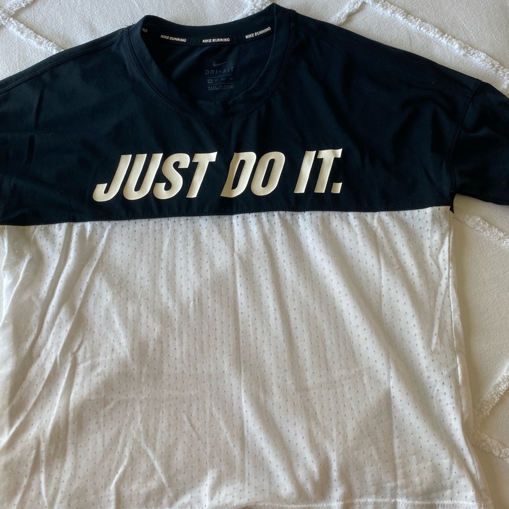 Nike Women mesh crop workout T-shirt